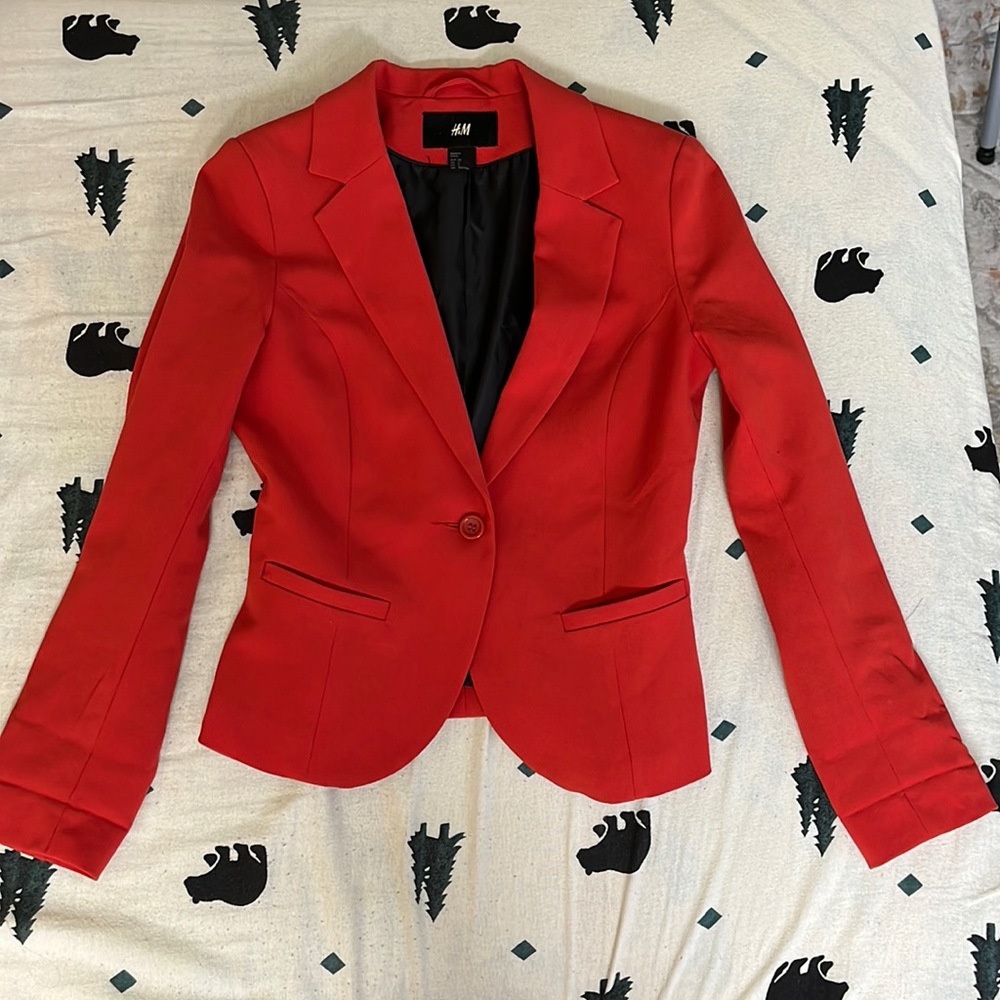 H&M orange blazer in great condition. Rarely worn with double side pockets.